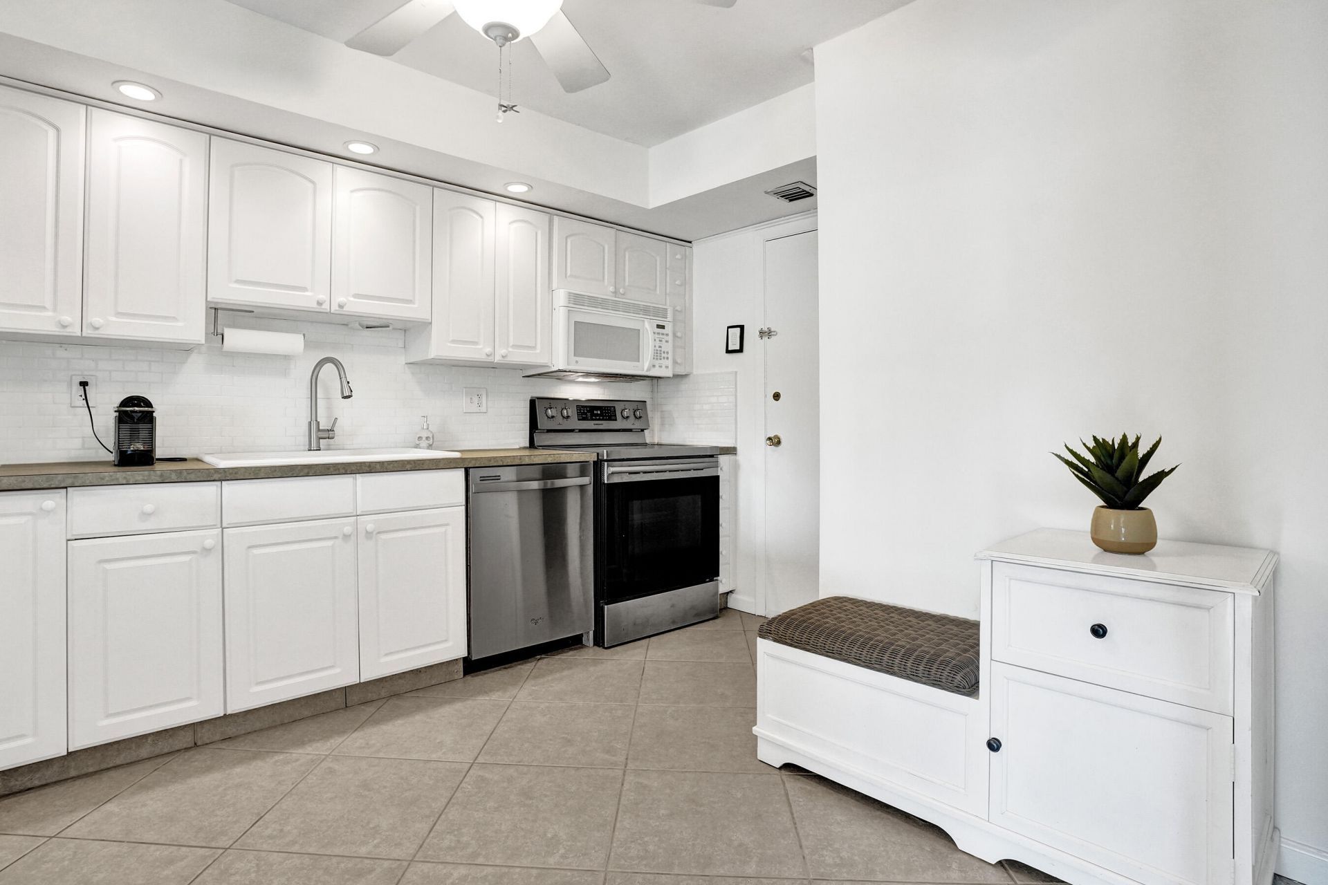 200 Diplomat Parkway, Unit 326, Hallandale Beach, FL 33009 Photo