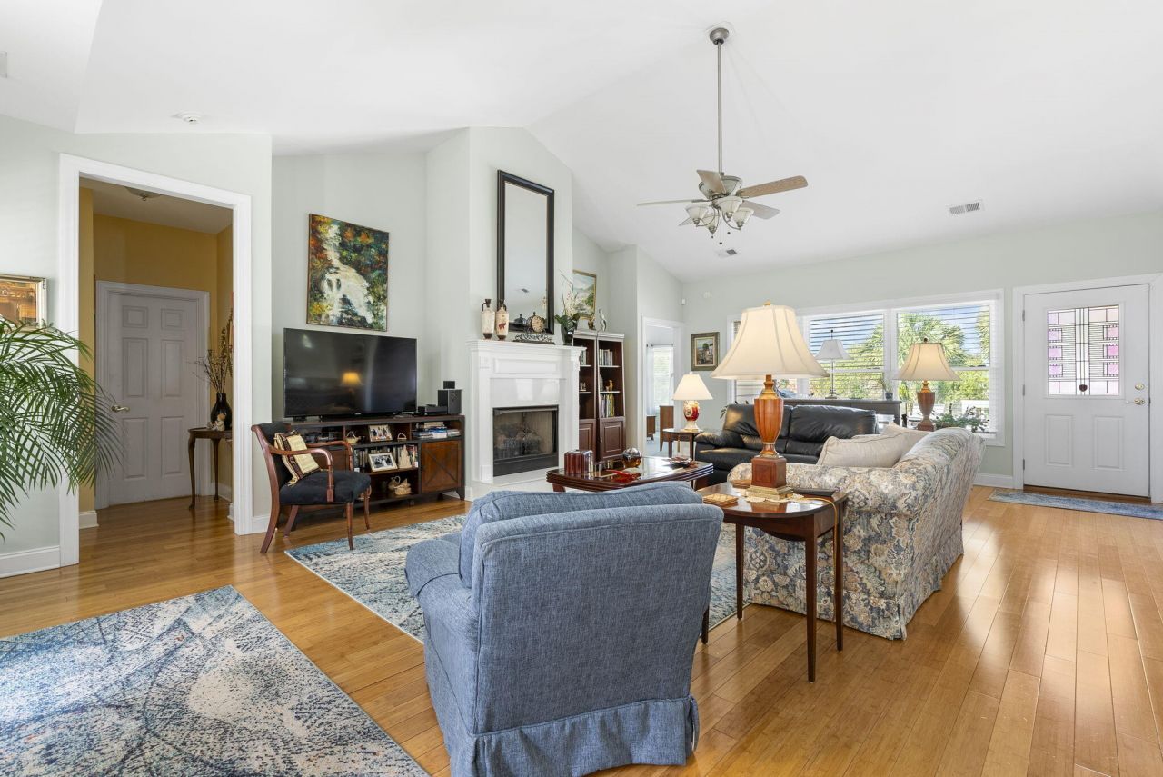 842 Captain Toms Crossing Photo 12