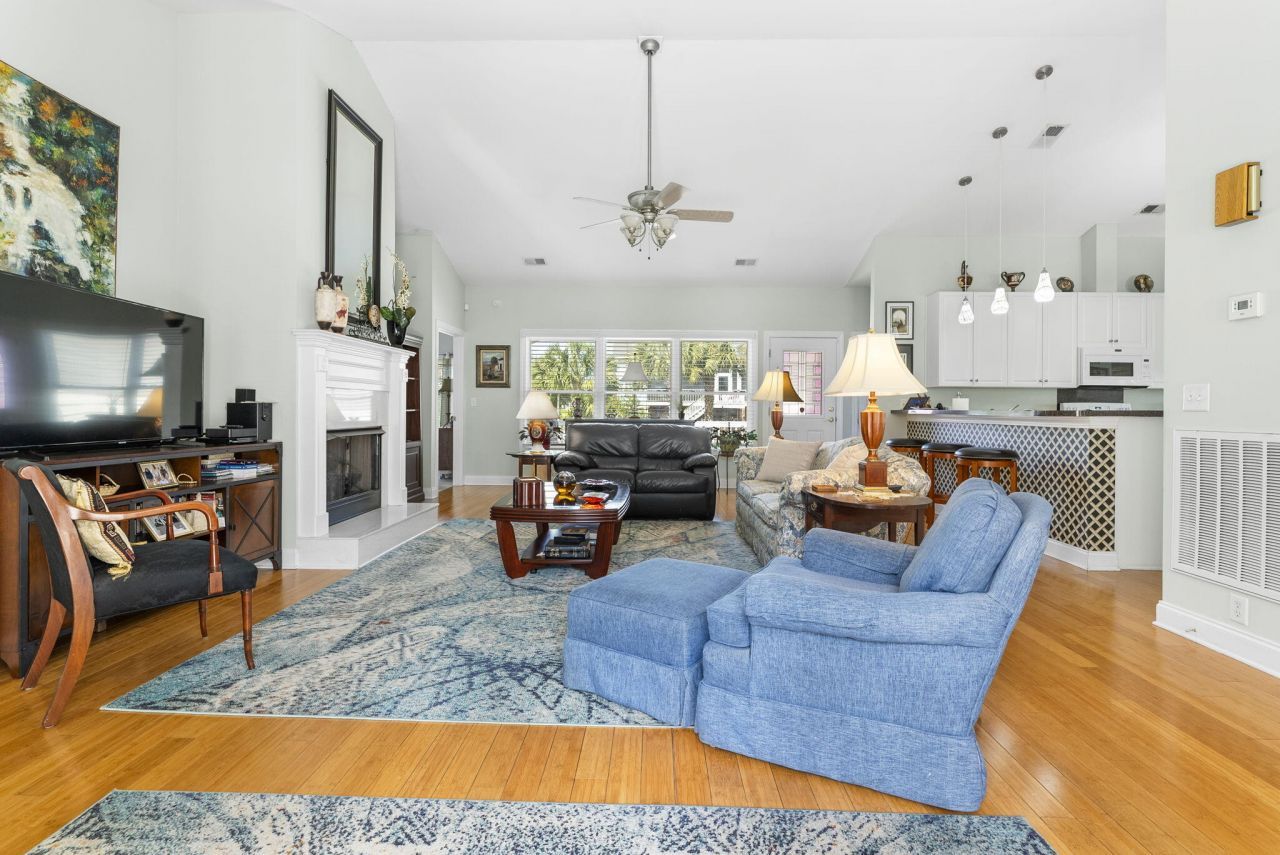 842 Captain Toms Crossing Photo 13