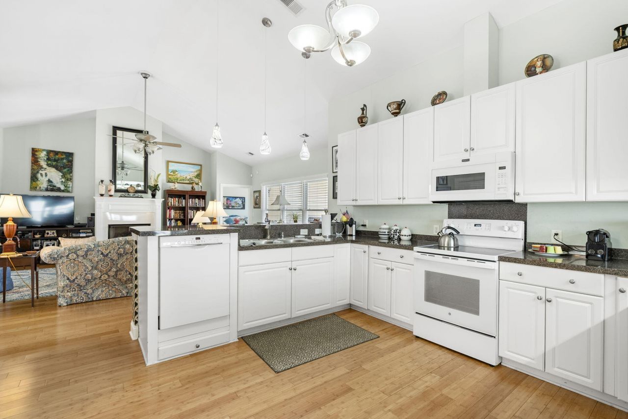 842 Captain Toms Crossing Photo 17