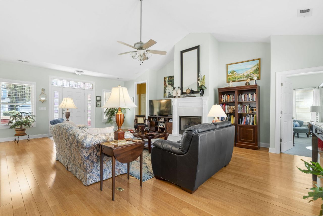 842 Captain Toms Crossing Photo 9