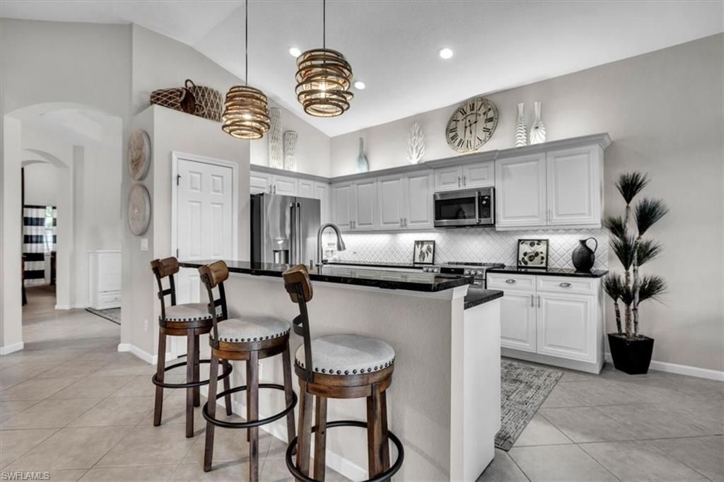 3750 Lakeview Isle Ct, Fort Myers, FL 33905 Photo