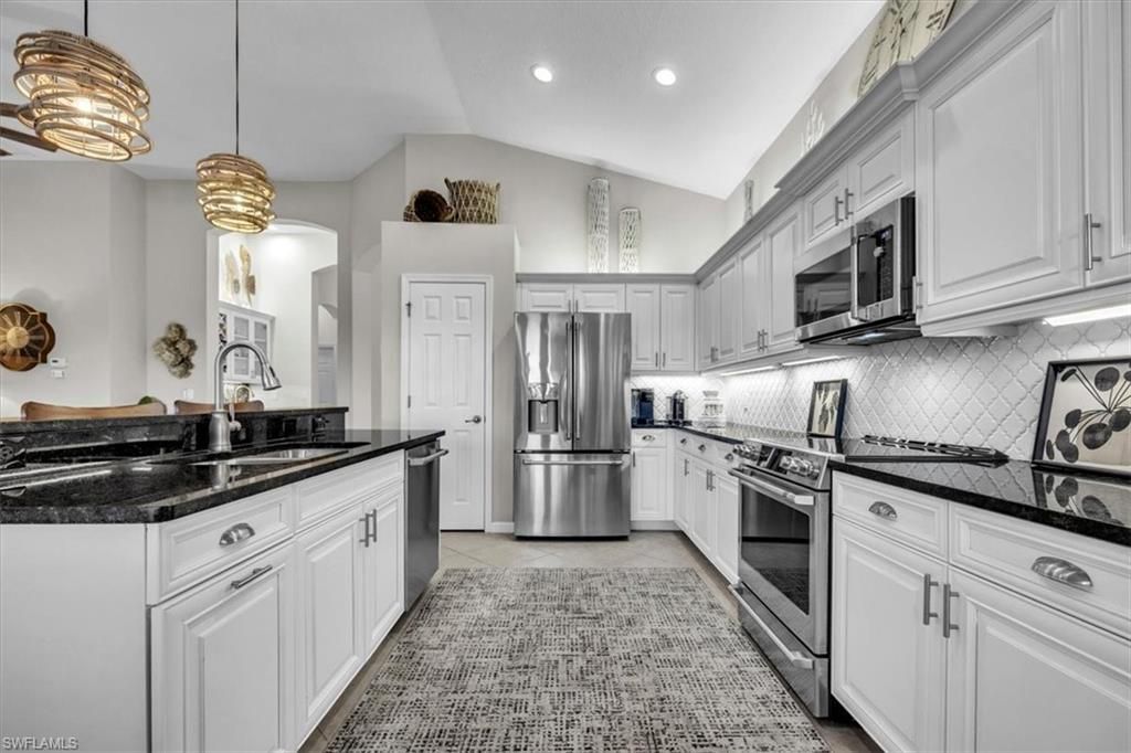 3750 Lakeview Isle Ct, Fort Myers, FL 33905 Photo