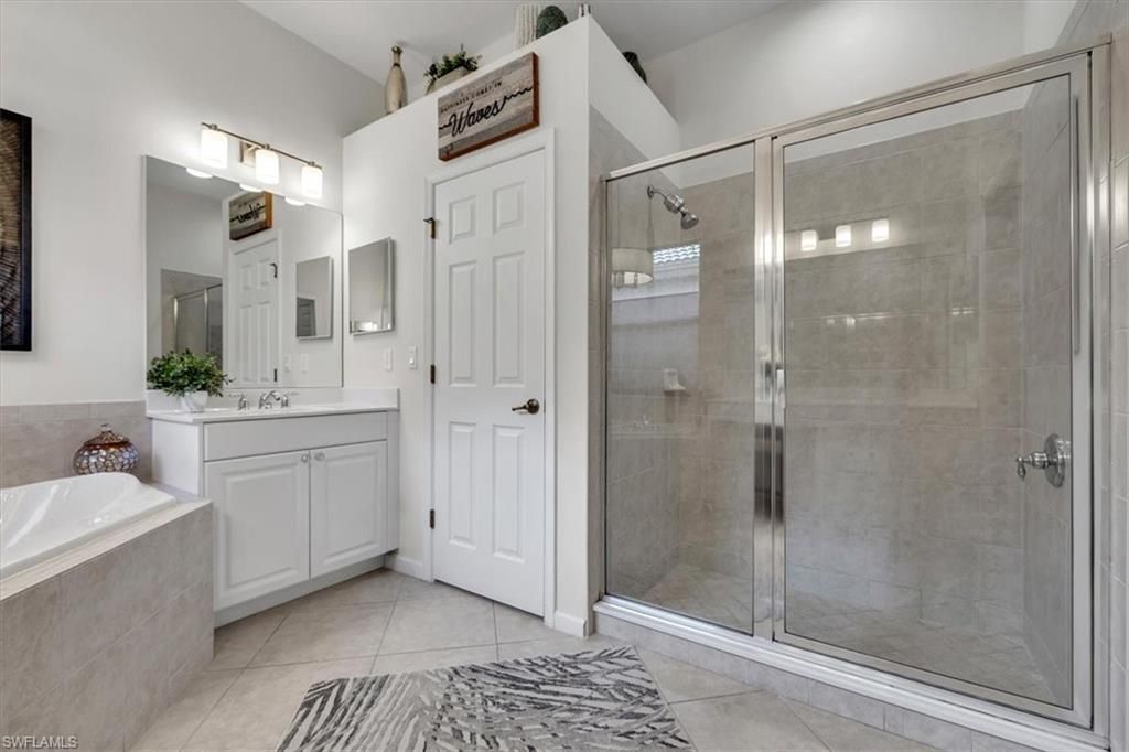 3750 Lakeview Isle Ct, Fort Myers, FL 33905 Photo