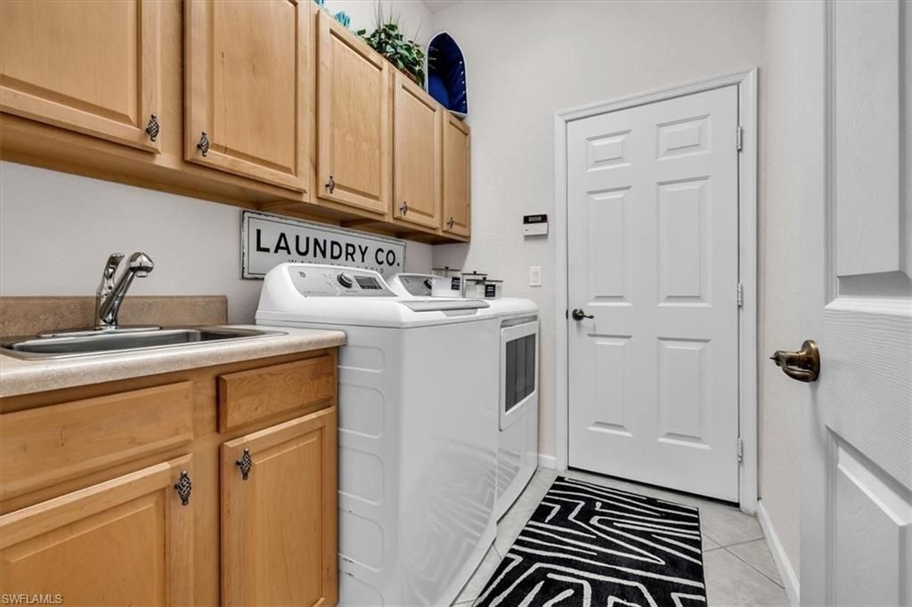 3750 Lakeview Isle Ct, Fort Myers, FL 33905 Photo