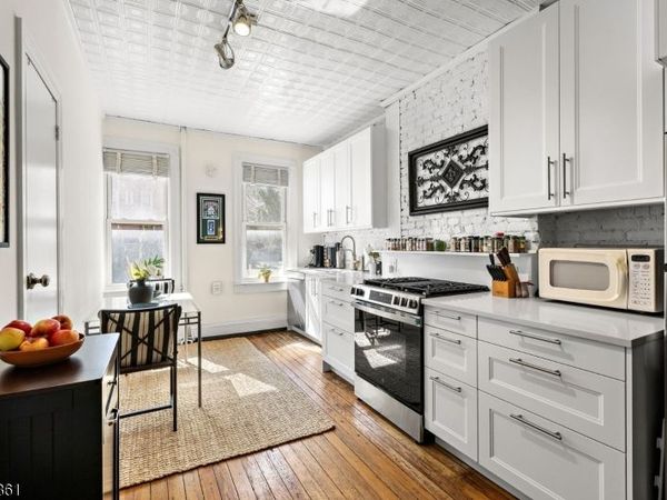 351 8Th St, Jersey, NJ 07302