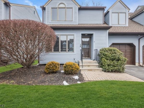 8 Village Park Ct, Scotch Plains, NJ 07076