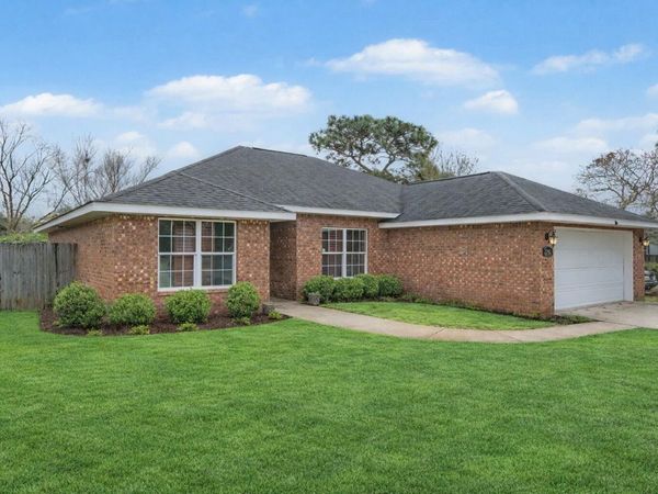 2202 Palo Alto Street, Navarre, FL 32566