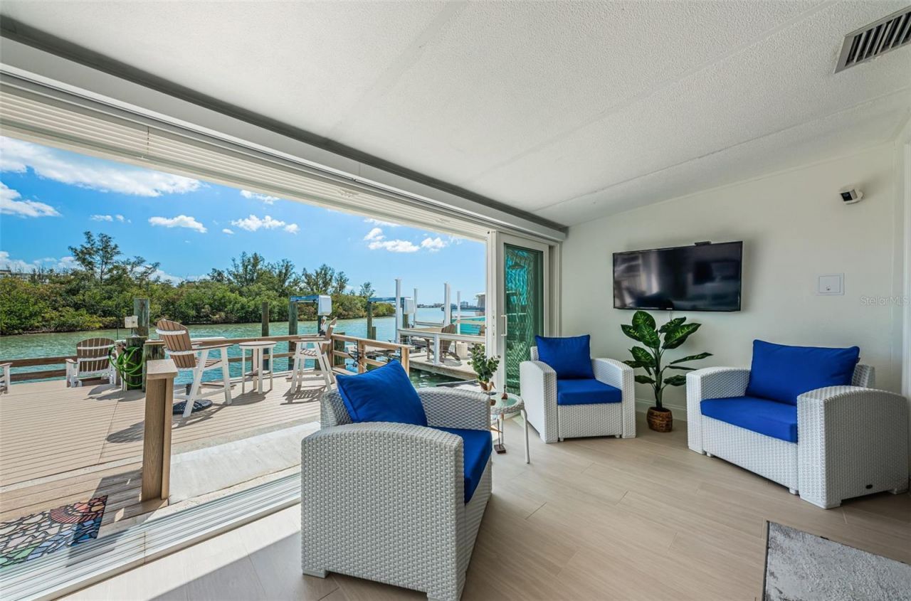 476 Boca Ciega Point Boulevard S, Saint Petersburg, FL 33708 Main Photo