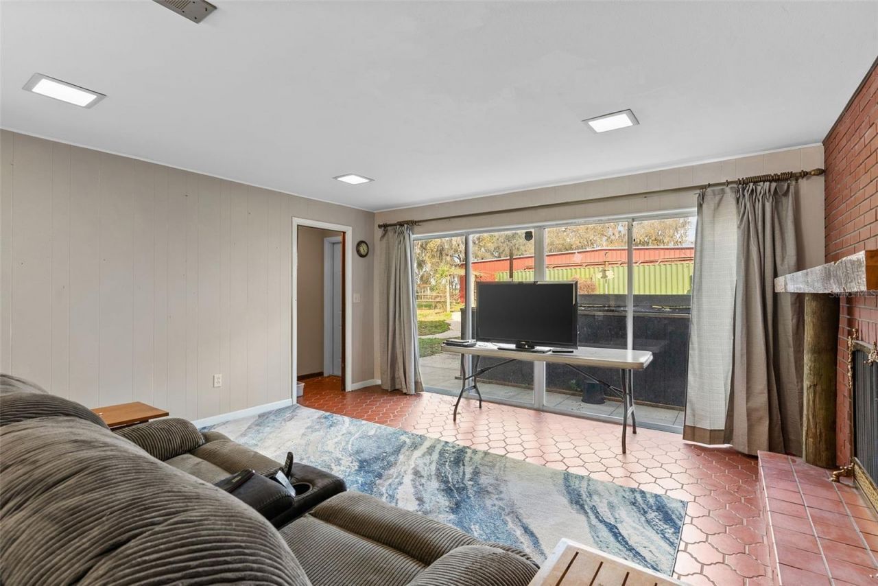 15300 Lake Iola Road, Dade City, FL 33523 Photo