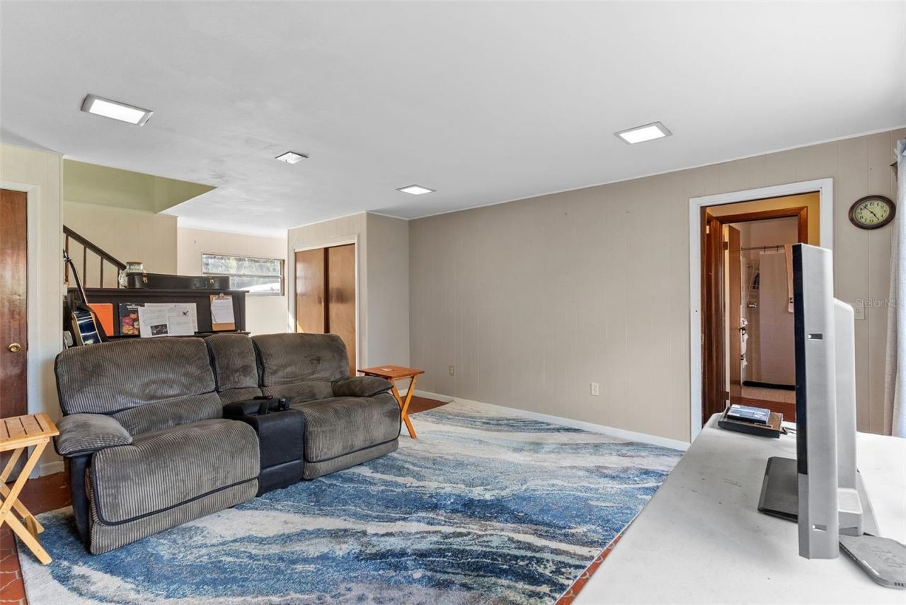 15300 Lake Iola Road, Dade City, FL 33523 Photo