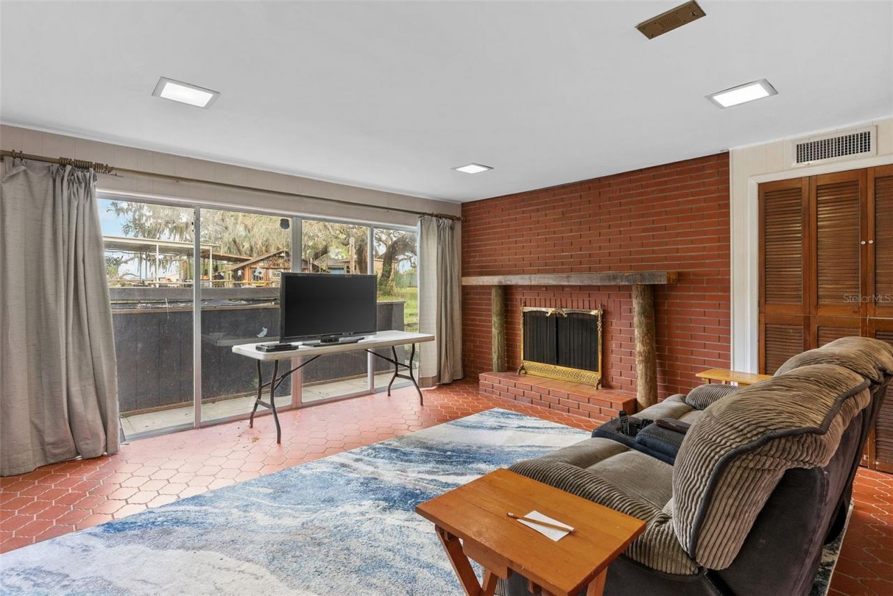 15300 Lake Iola Road, Dade City, FL 33523 Photo