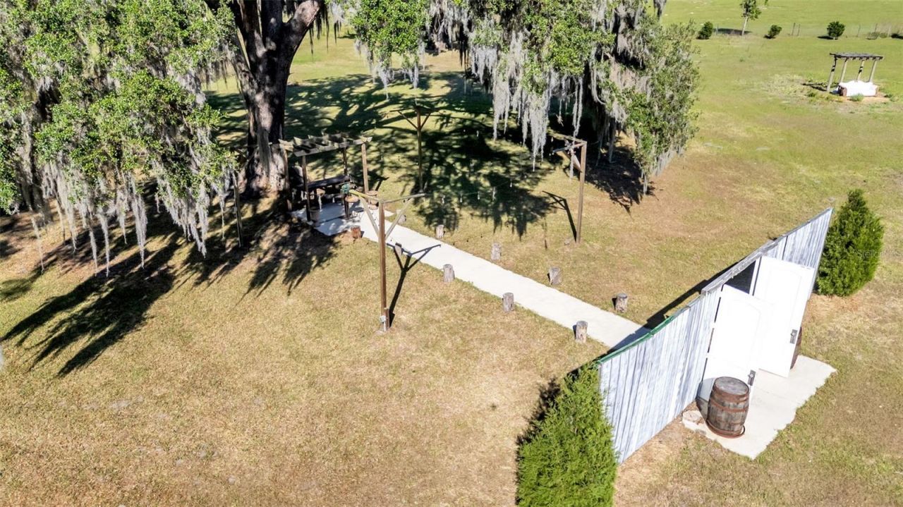 15300 Lake Iola Road, Dade City, FL 33523 Photo