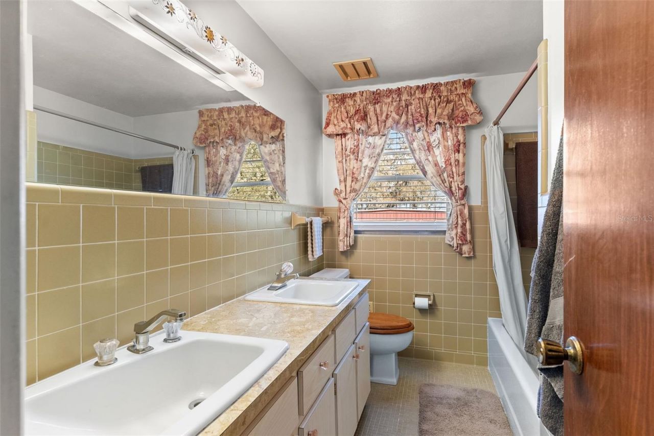 15300 Lake Iola Road, Dade City, FL 33523 Photo