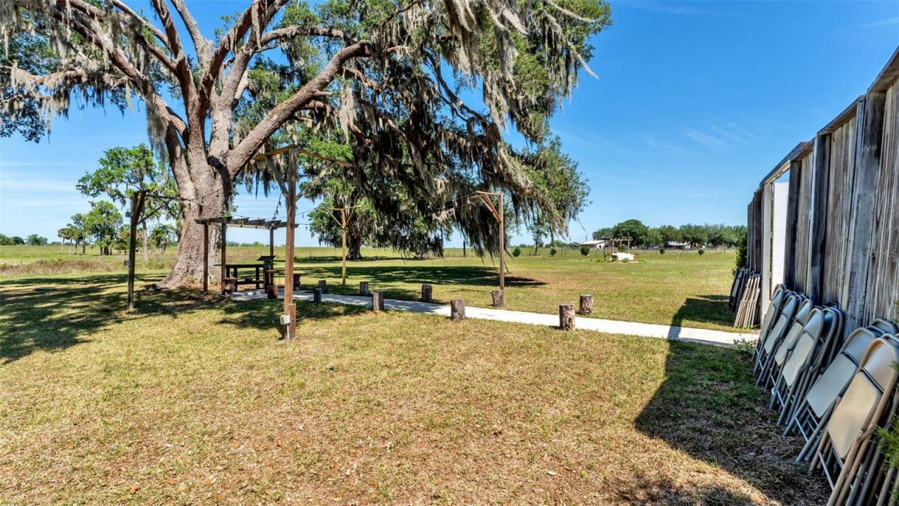 15300 Lake Iola Road, Dade City, FL 33523 Photo