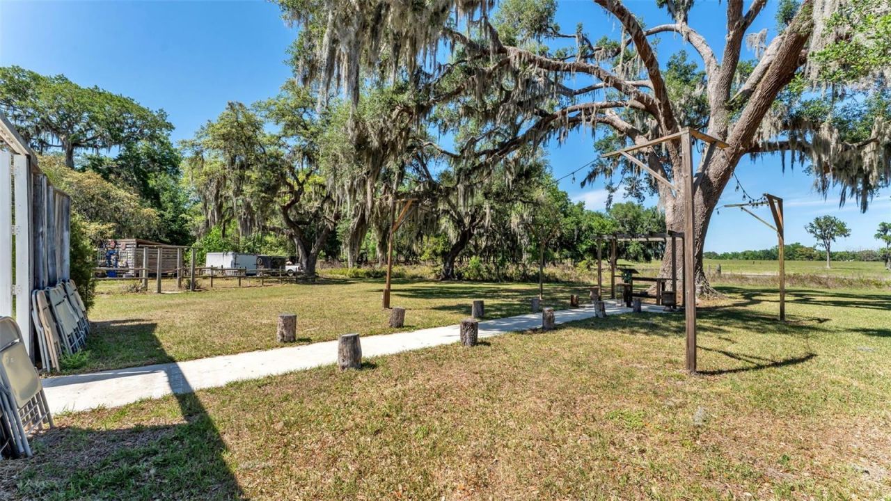 15300 Lake Iola Road, Dade City, FL 33523 Photo