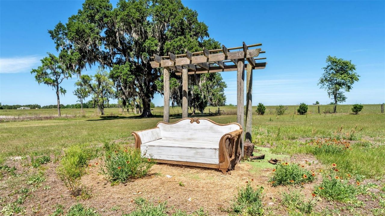 15300 Lake Iola Road, Dade City, FL 33523 Photo