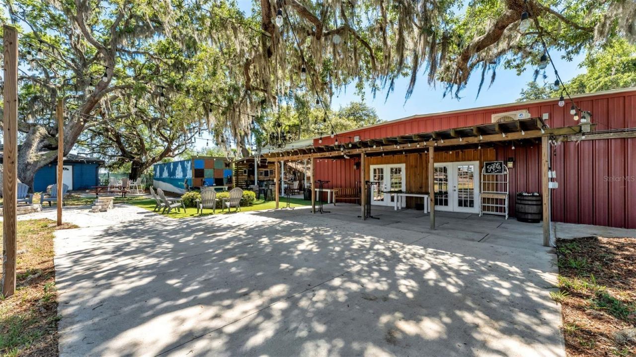 15300 Lake Iola Road, Dade City, FL 33523 Photo