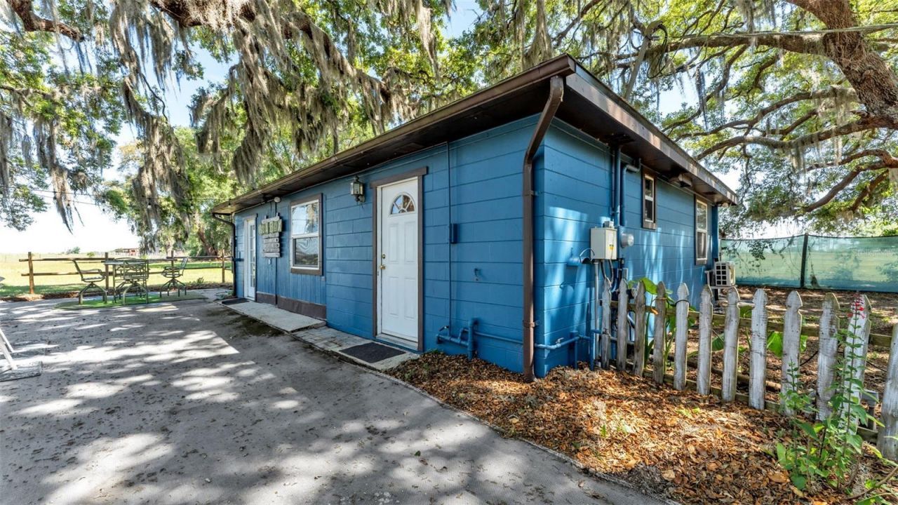 15300 Lake Iola Road, Dade City, FL 33523 Photo