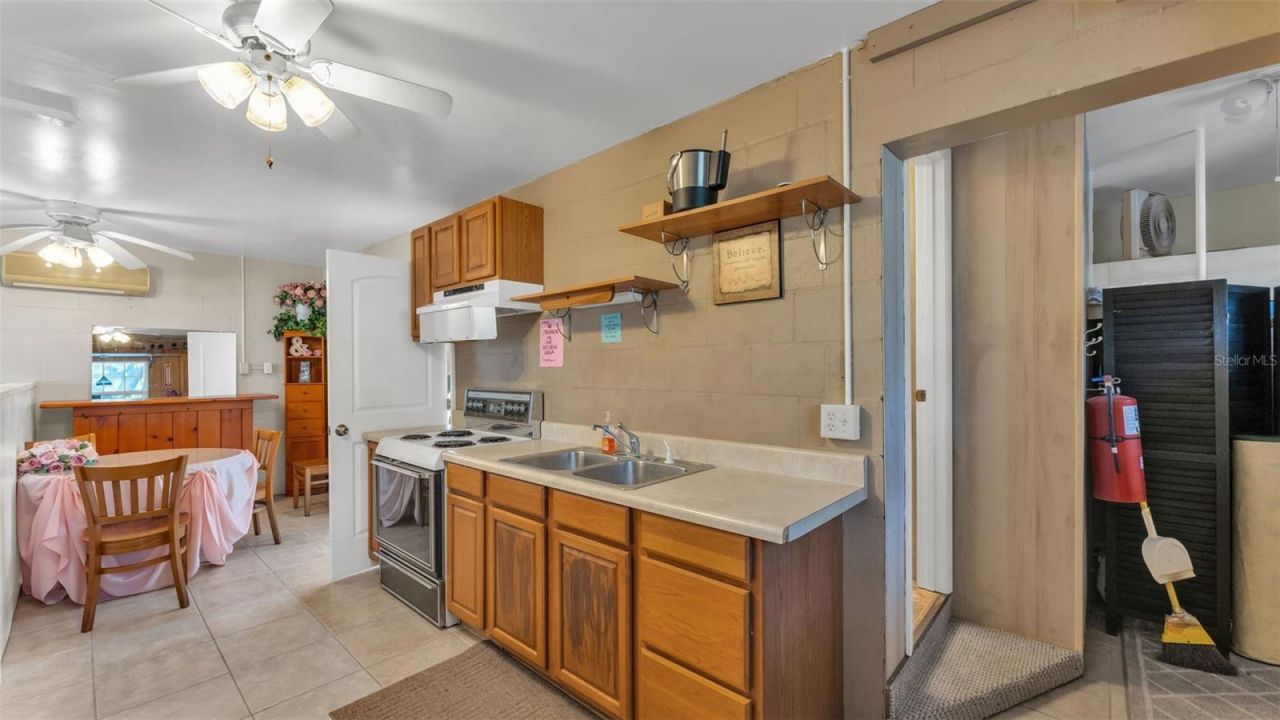 15300 Lake Iola Road, Dade City, FL 33523 Photo