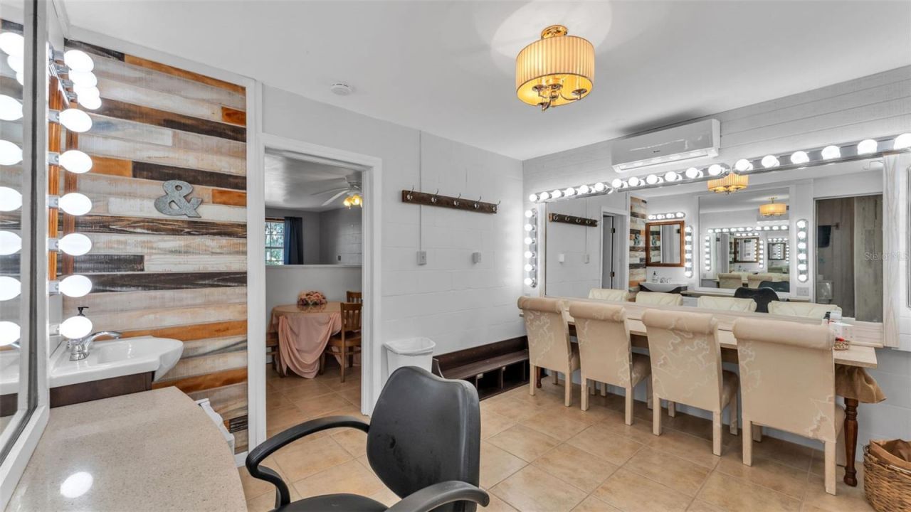 15300 Lake Iola Road, Dade City, FL 33523 Photo