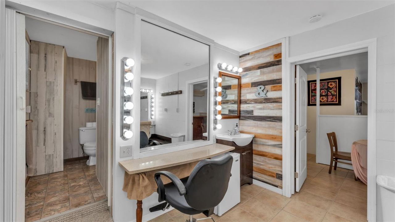 15300 Lake Iola Road, Dade City, FL 33523 Photo