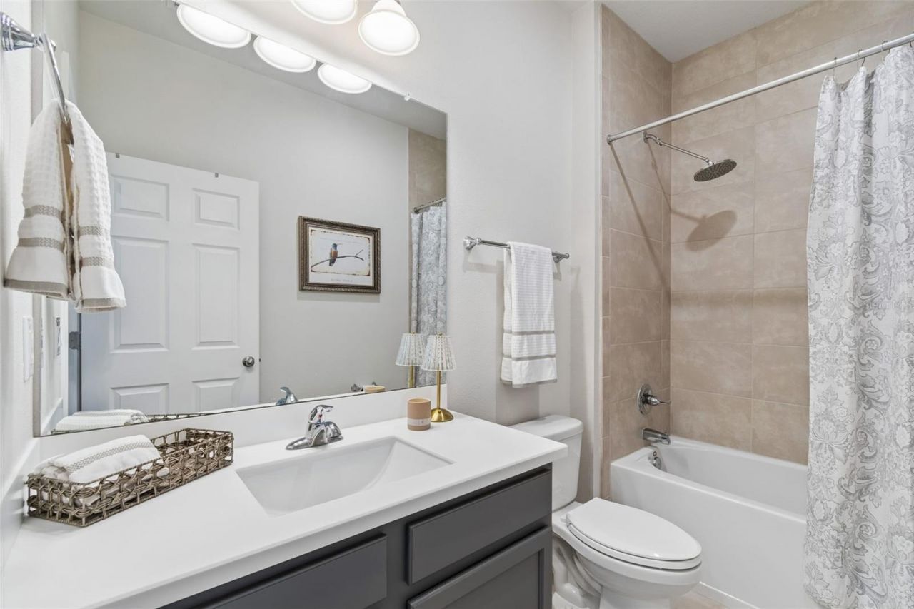 4910 Lakeshore Oaks Court, Tampa, FL 33624 Photo