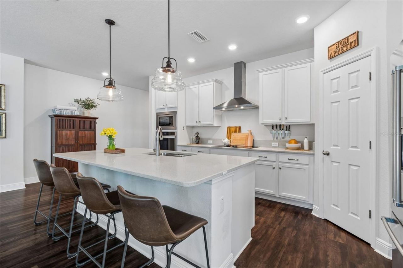 4910 Lakeshore Oaks Court, Tampa, FL 33624 Photo