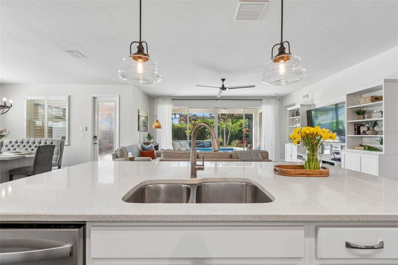 4910 Lakeshore Oaks Court, Tampa, FL 33624 Photo