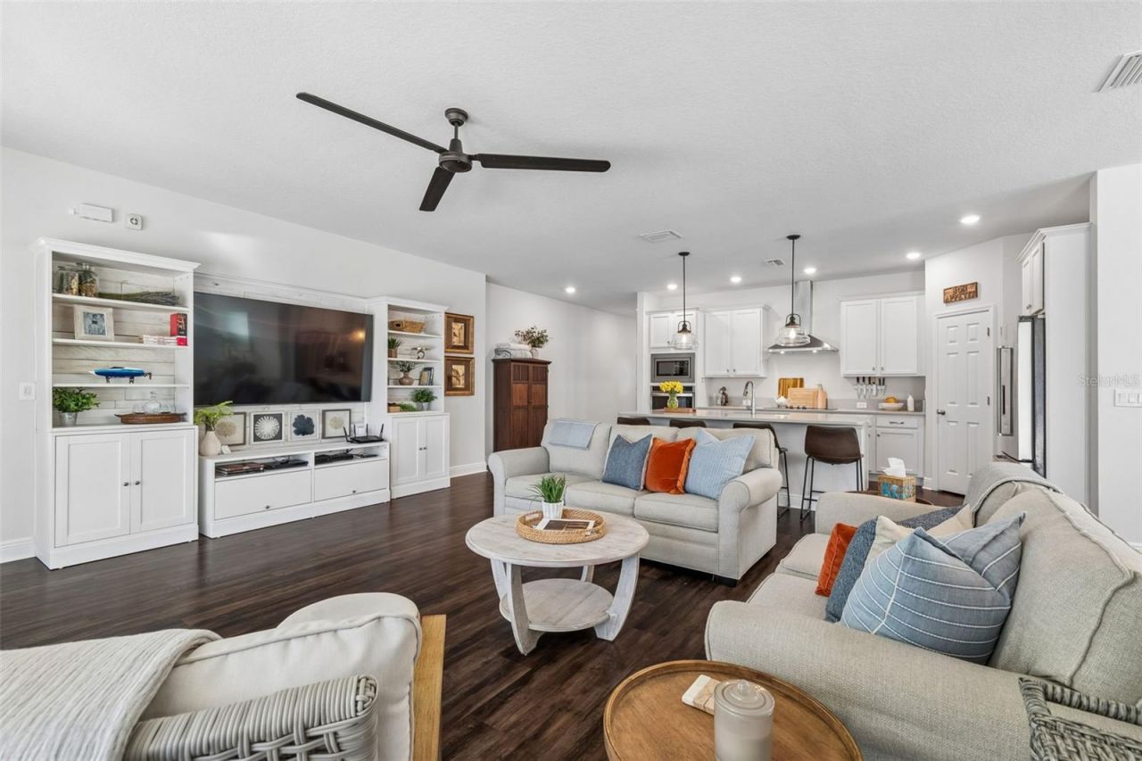 4910 Lakeshore Oaks Court, Tampa, FL 33624 Photo