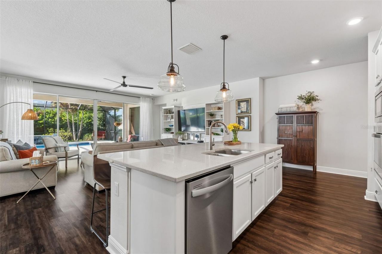 4910 Lakeshore Oaks Court, Tampa, FL 33624 Photo