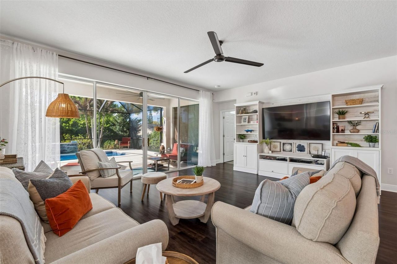 4910 Lakeshore Oaks Court, Tampa, FL 33624 Photo