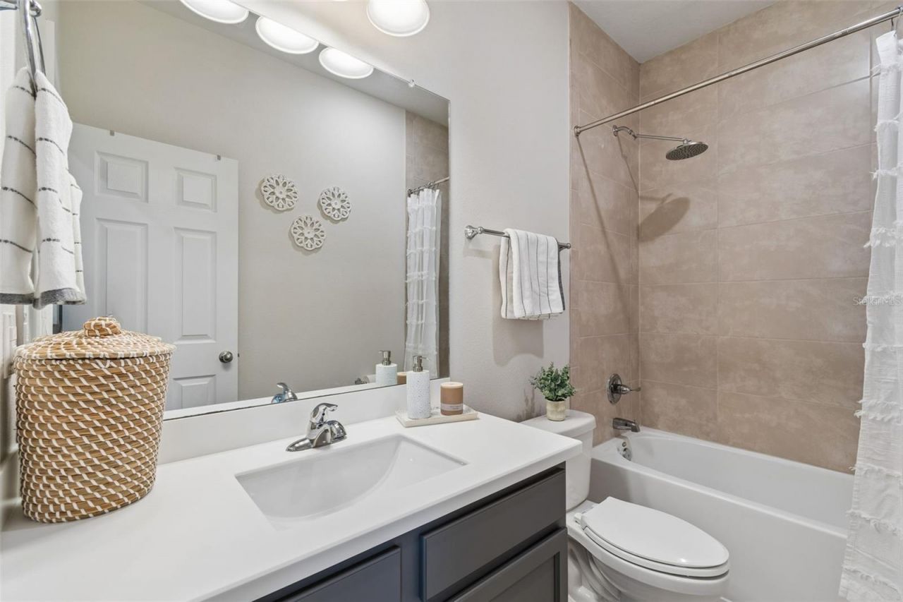 4910 Lakeshore Oaks Court, Tampa, FL 33624 Photo