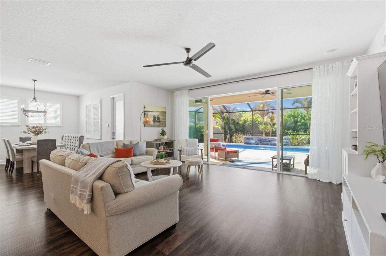 4910 Lakeshore Oaks Court, Tampa, FL 33624 Photo