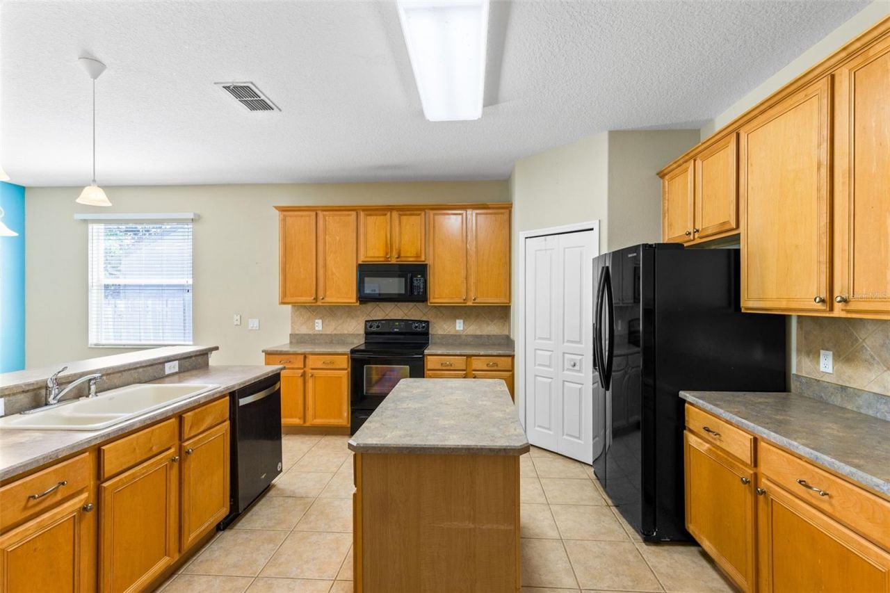 6658 Lake Pembroke Place , Orlando, FL 32829 Photo