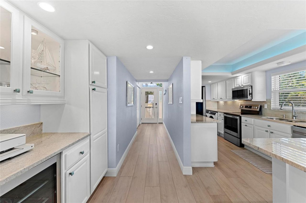 600 Manatee Avenue, Unit 106, Holmes Beach, FL 34217 Photo