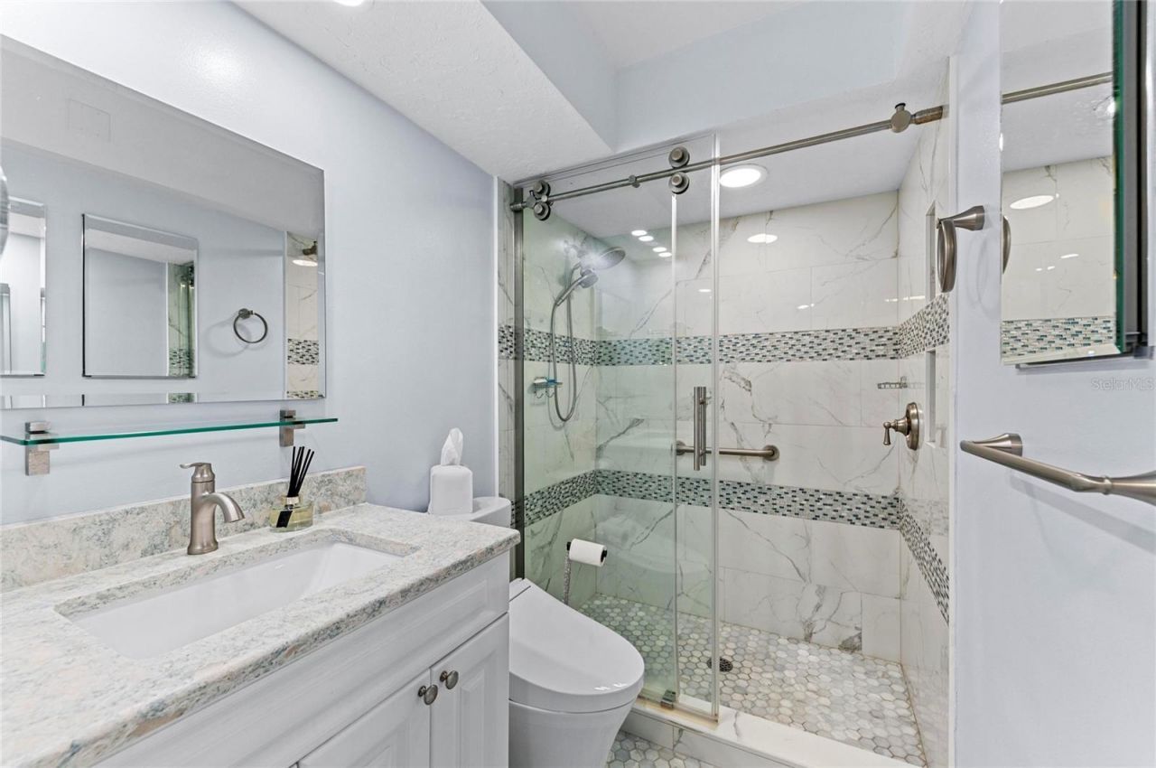 600 Manatee Avenue, Unit 106, Holmes Beach, FL 34217 Photo