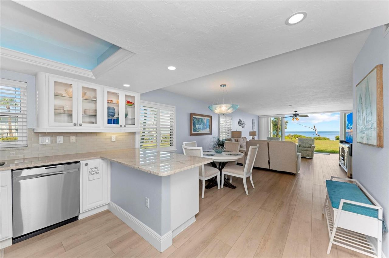 600 Manatee Avenue, Unit 106, Holmes Beach, FL 34217 Photo