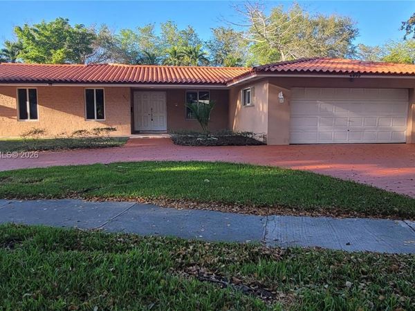 6895 Loch Ness Dr , Unit n/a, Miami Lakes, FL 33014