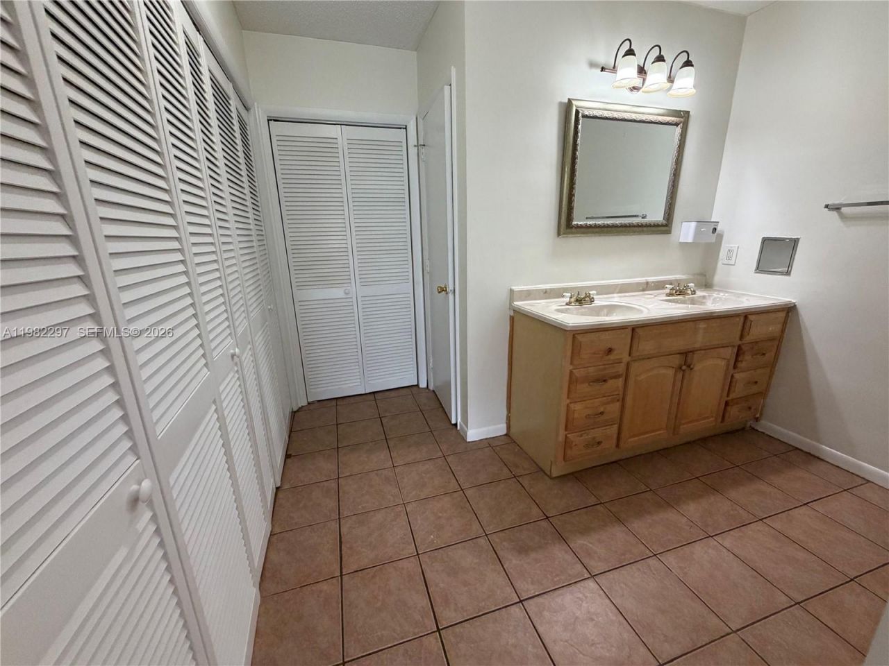 6895 Loch Ness Dr, Unit n/a, Miami Lakes, FL 33014 Photo