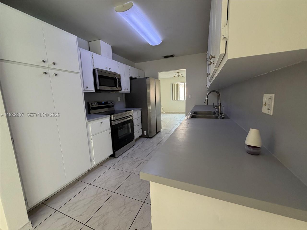 6895 Loch Ness Dr, Unit n/a, Miami Lakes, FL 33014 Photo