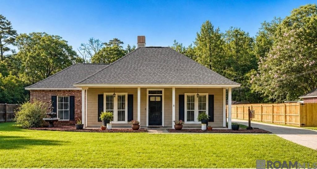 10653 Ray Dr, Denham Springs, LA 70706 Main Photo