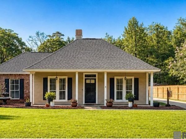 10653 Ray Dr, Denham Springs, LA 70706