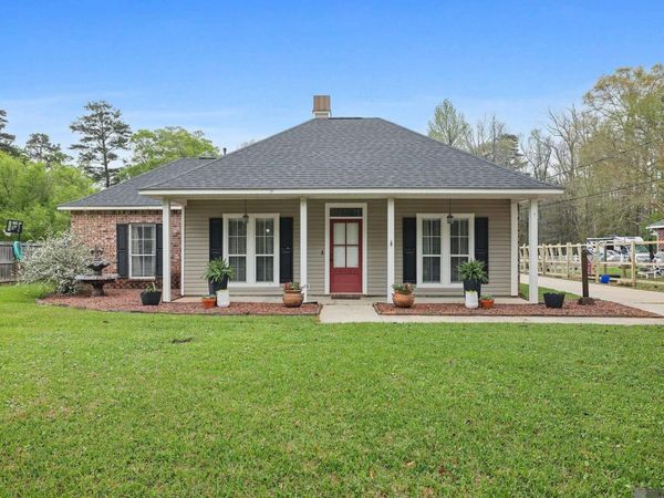 10653 Ray Dr, Denham Springs, LA 70706