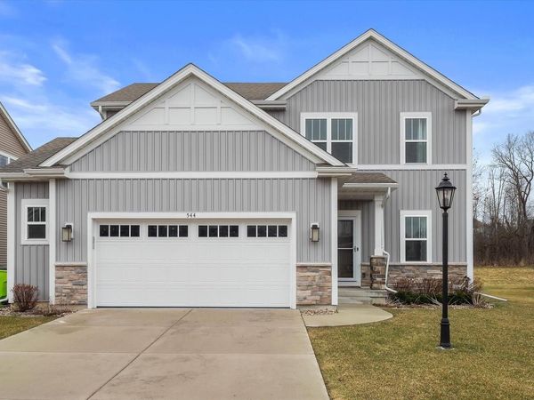 544 Wild Oak ROAD, Hartland, WI 53029