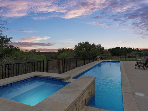 404 Skyline RD, Georgetown, TX 78628