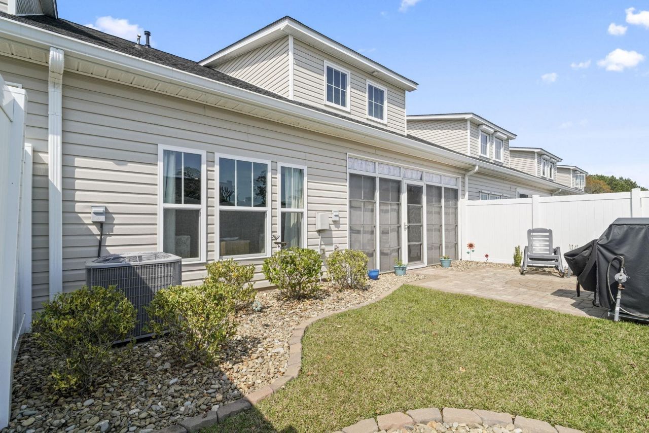 231 Je Edward Dr. Photo 35