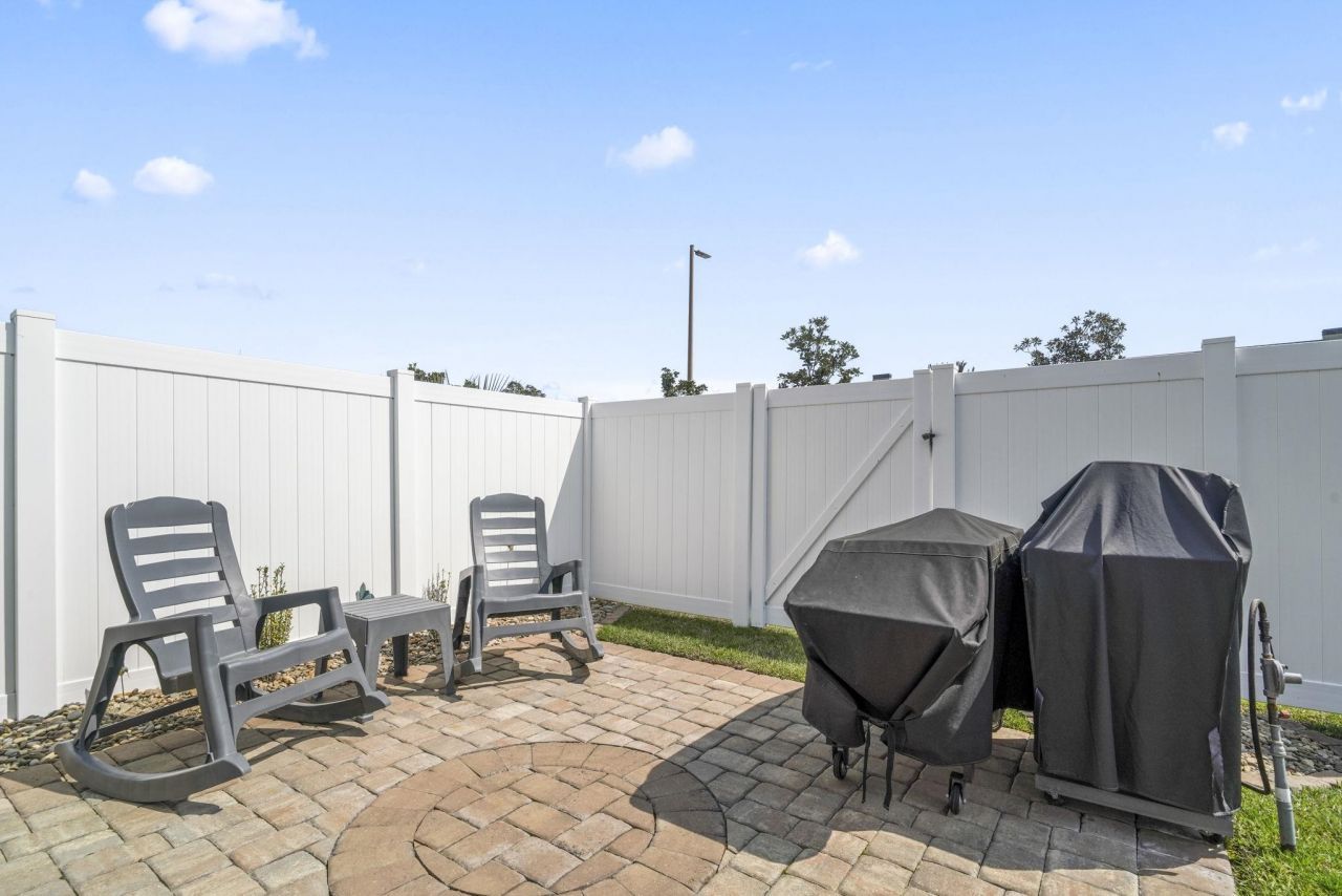 231 Je Edward Dr. Photo 36