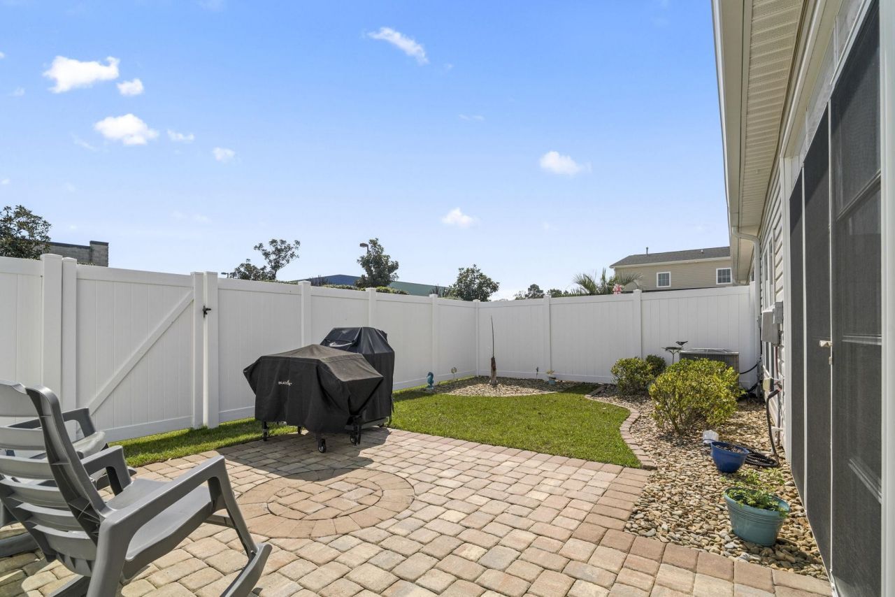 231 Je Edward Dr. Photo 37