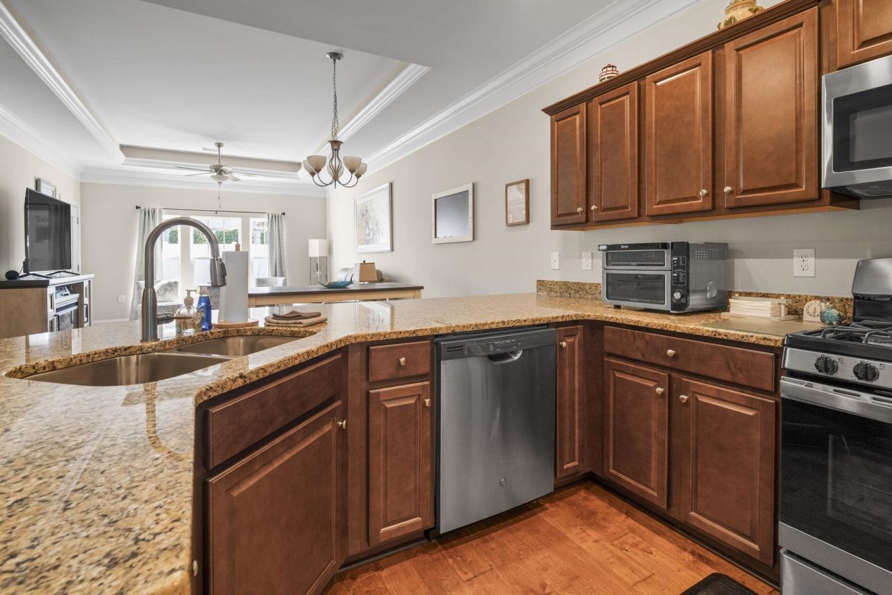 231 Je Edward Dr. Photo 6